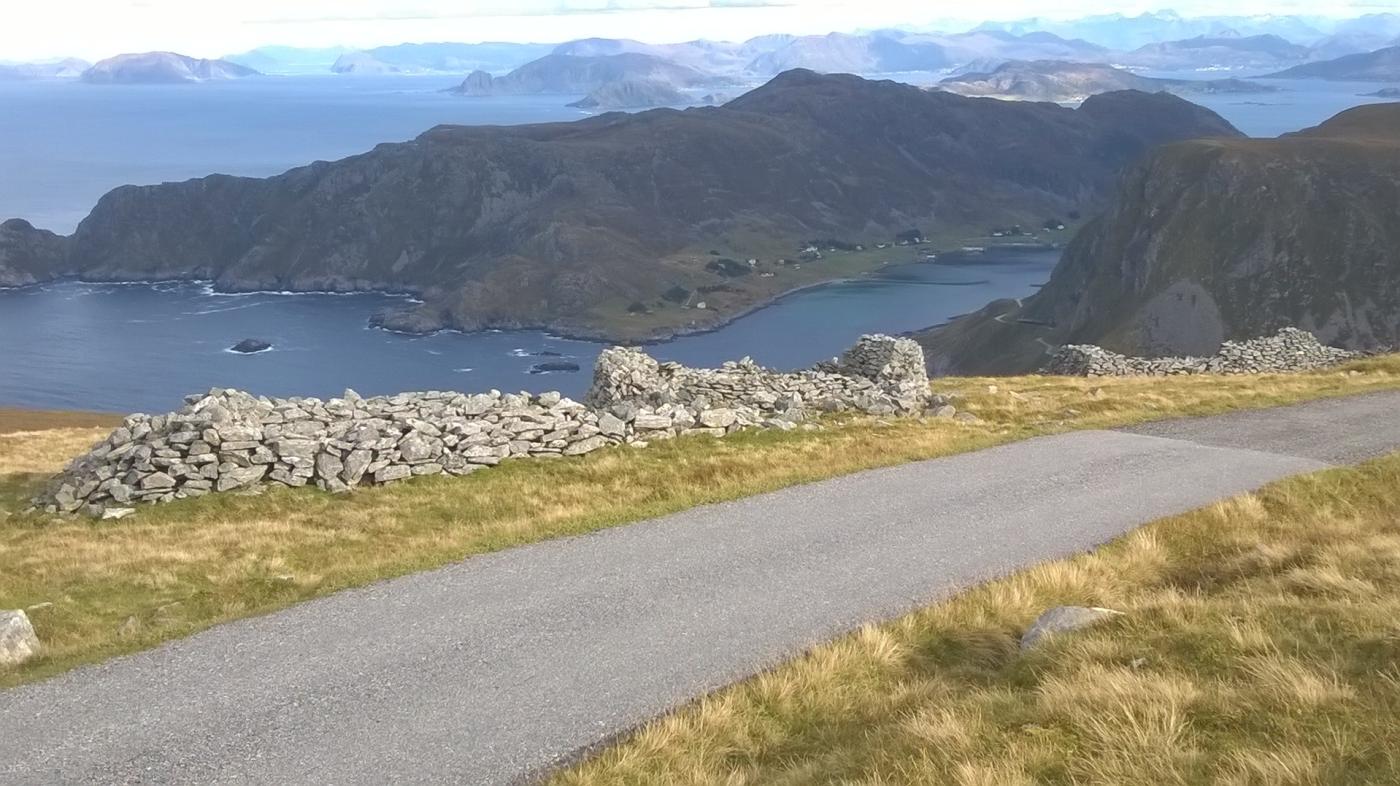 Bilete av fjell og hav