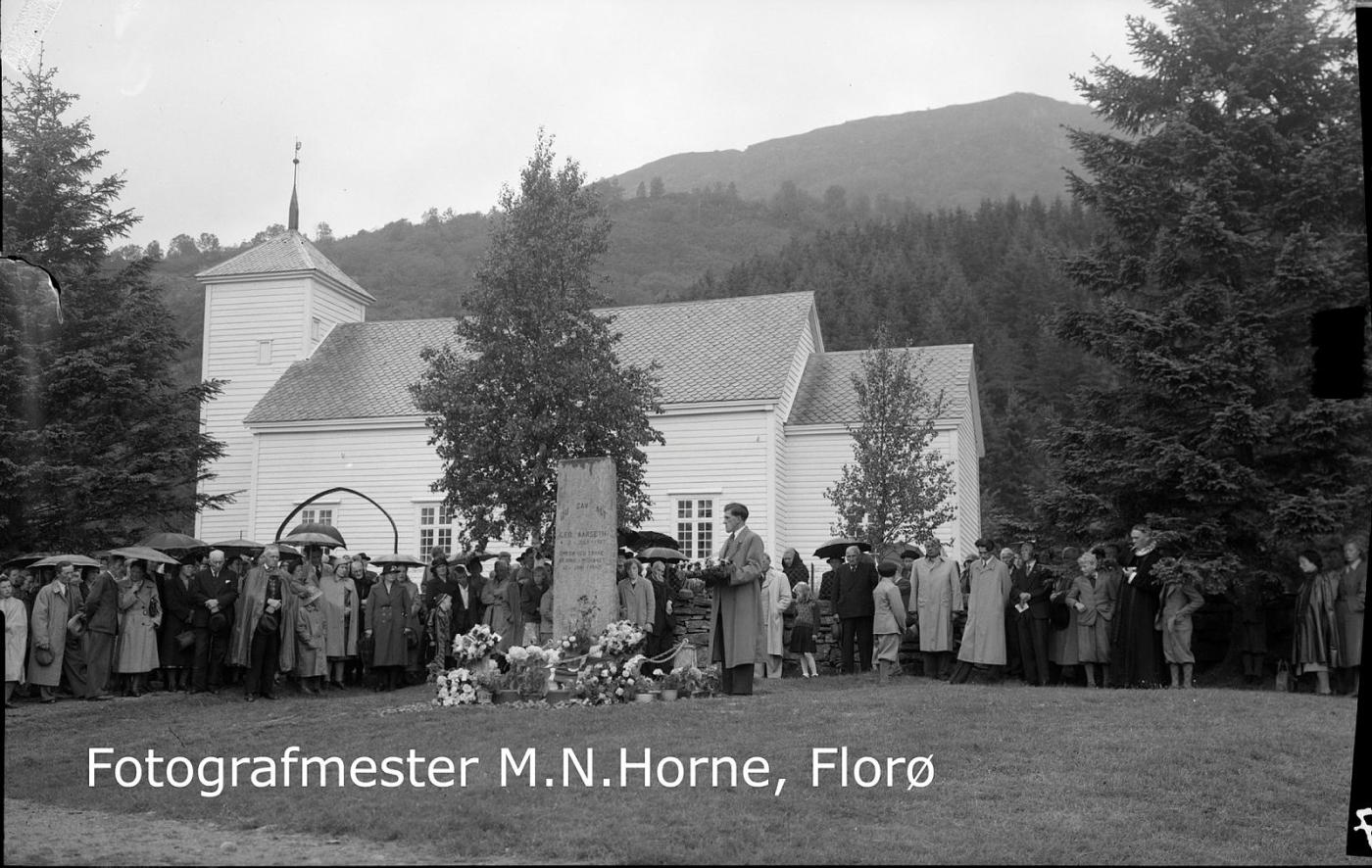 bilete av kyrkje, minnestein