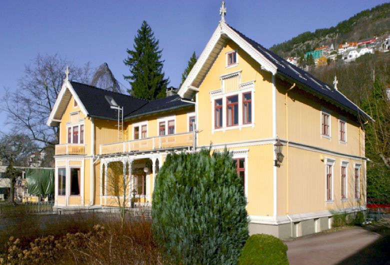 Villa Kalfarvei 37 (Knut Strand)