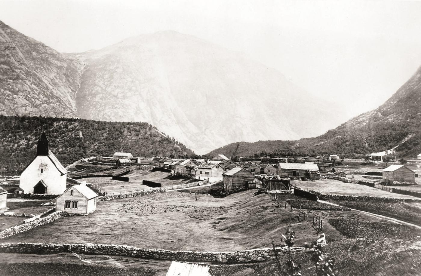 Eidfjordterrassen sedd frå Lægreid, truleg tidleg på 1900-talet.