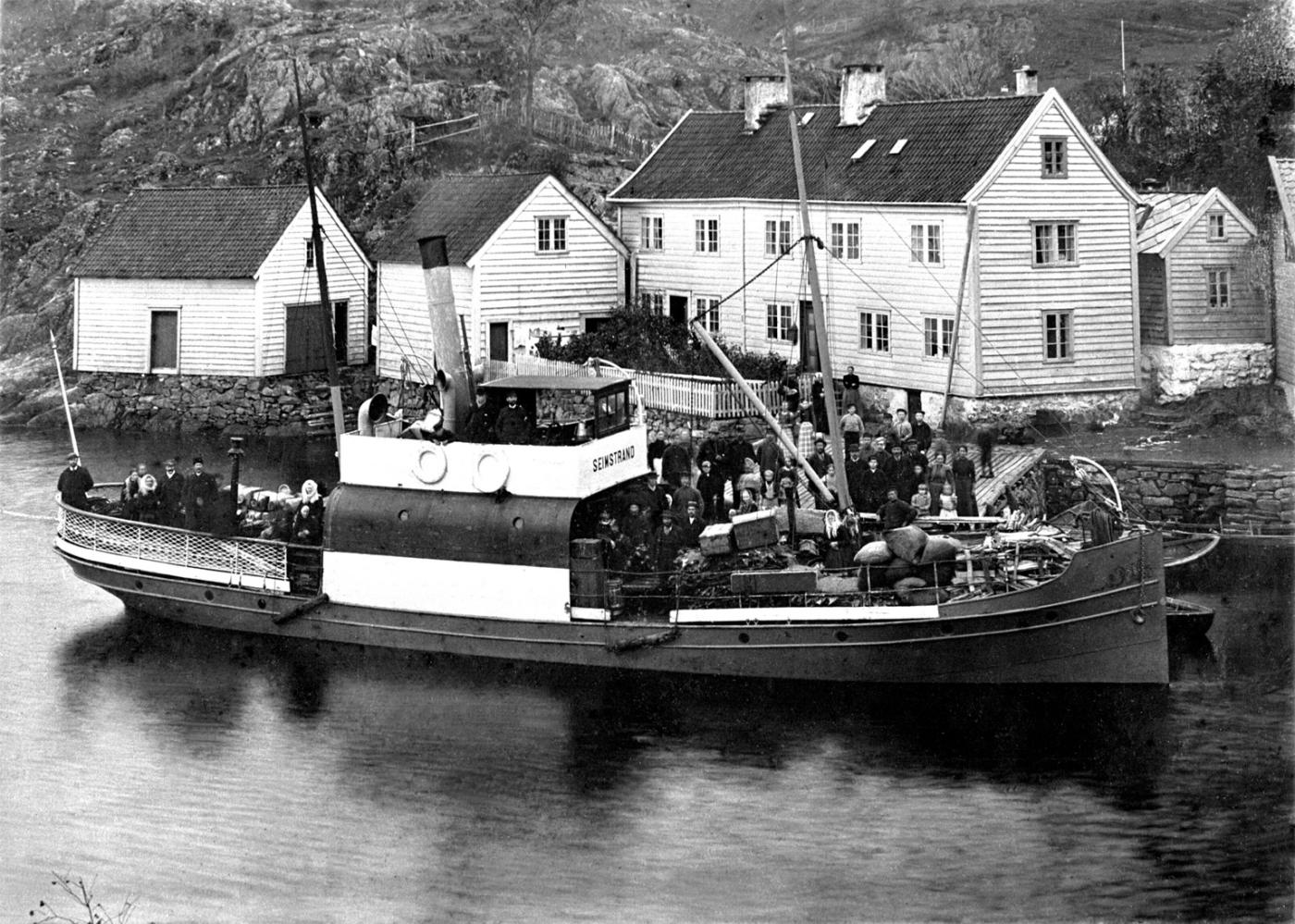 D/S «Seimstrand» ved kai i Salhus kring 1906 