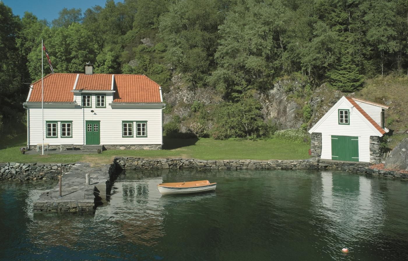 Gjestgjevarstaden i Bruknappen, Lindås