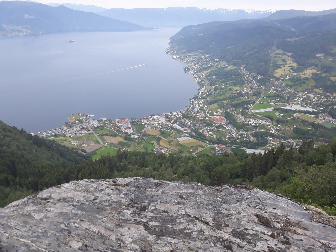 Frå Vokeldahaug i Leikanger kommune.