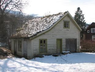 Gamlemeieriet på Vassenden 2009. Her heldt Vassenden meieri til i åra 1897-1957. 
