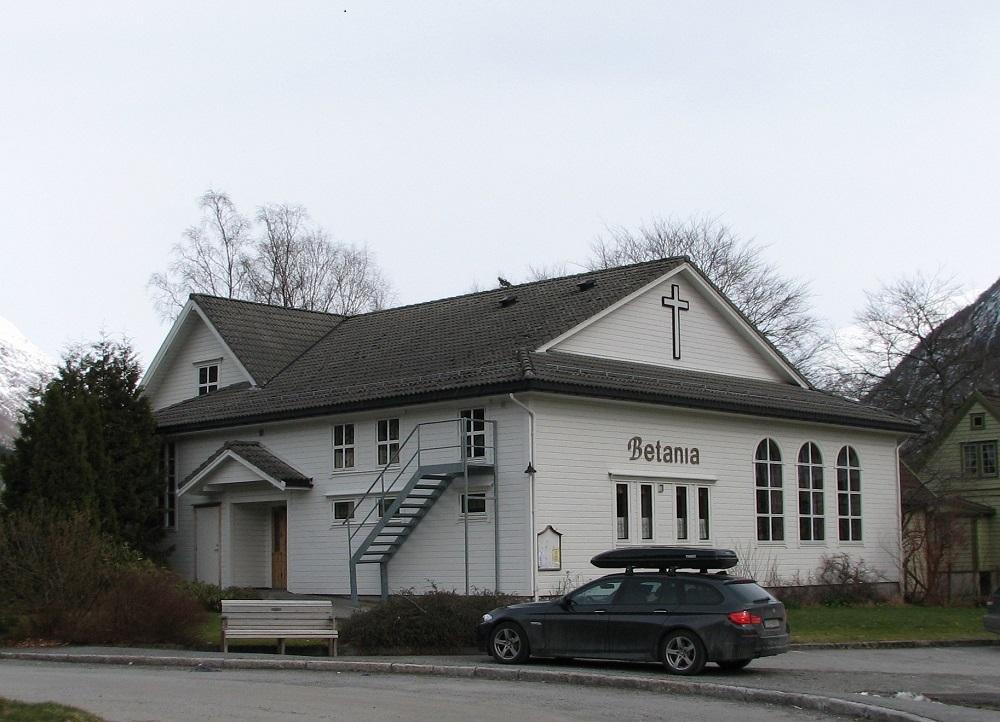 Bedehuset Betania i Stryn. Huset vart påbygt i 1992. 