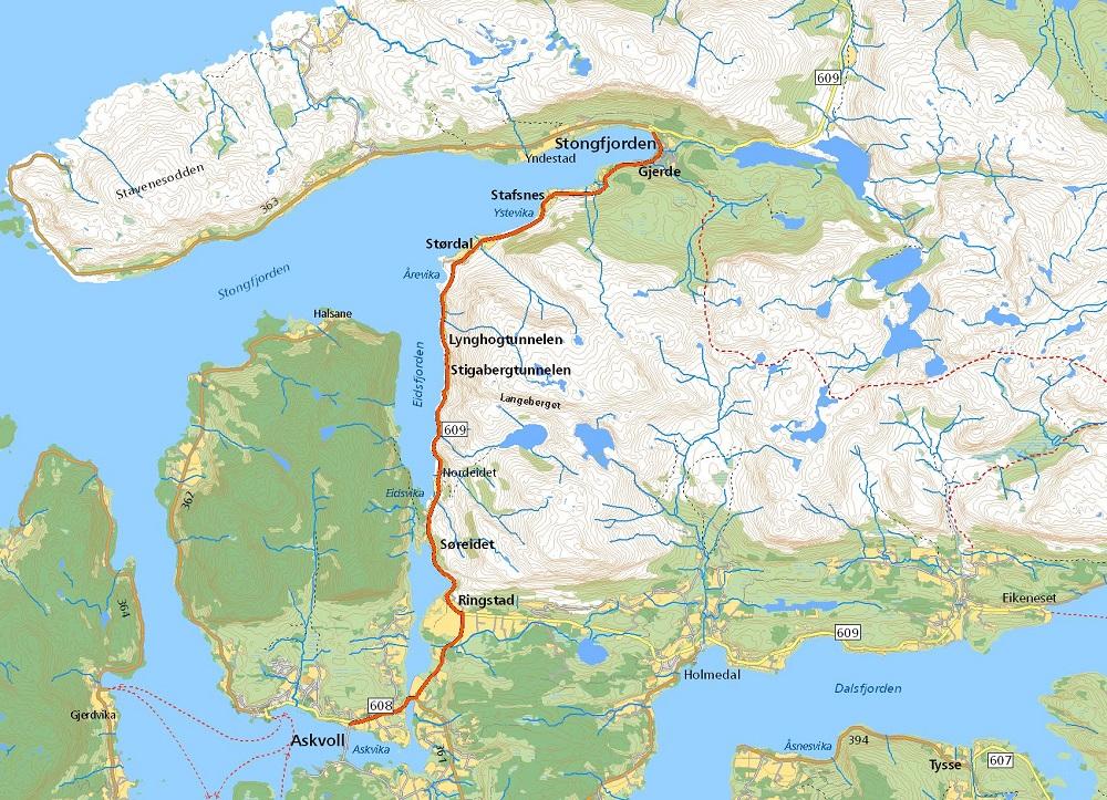 Vegen Askvoll-Stongfjorden var heilt ferdig i 1947. Tettstaden Askvoll ligg på ei halvøy. Ein noko spesiell fjord byrjar med Askvika ved  Askvoll, går i aust, bøyer rett nord gjennom ein grunn straum (Straumen)og held fram i dei breiare stykka av fjorden, Leira og Kyllaren. Frå nord går ein arm av Stongfjorden rett sør til eit lågt eid mellom Eidsfjorden og Kyllaren. Stongfjordvegen fylgjer desse to fjordane.