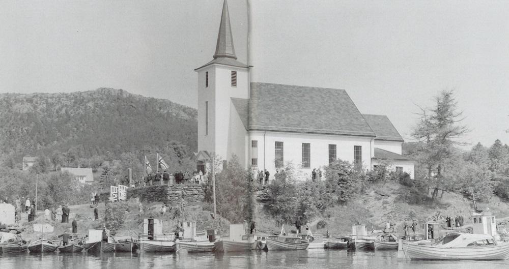 Under vigslinga av Stavang kyrkje, 16. juni 1957, kom det 90 båtar på hamna og 1500 menneske som ville inn, men flesteparten måtte nøye seg med å følgje preika gjennom høgtalaranlegget ute.
