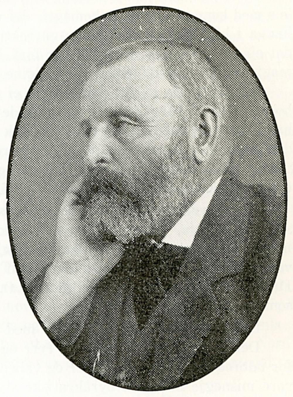 Lasse Trædal (1857-1924), bonde og lærar, stortingsmann for Venstre i fleire periodar i tida 1900 til 1918 og ordførar i Lavik i tida 1905 til 1913. Lasse Trædal var ein av stridsmennene for norsk målreising og aktivt med i skyttarrørsla.