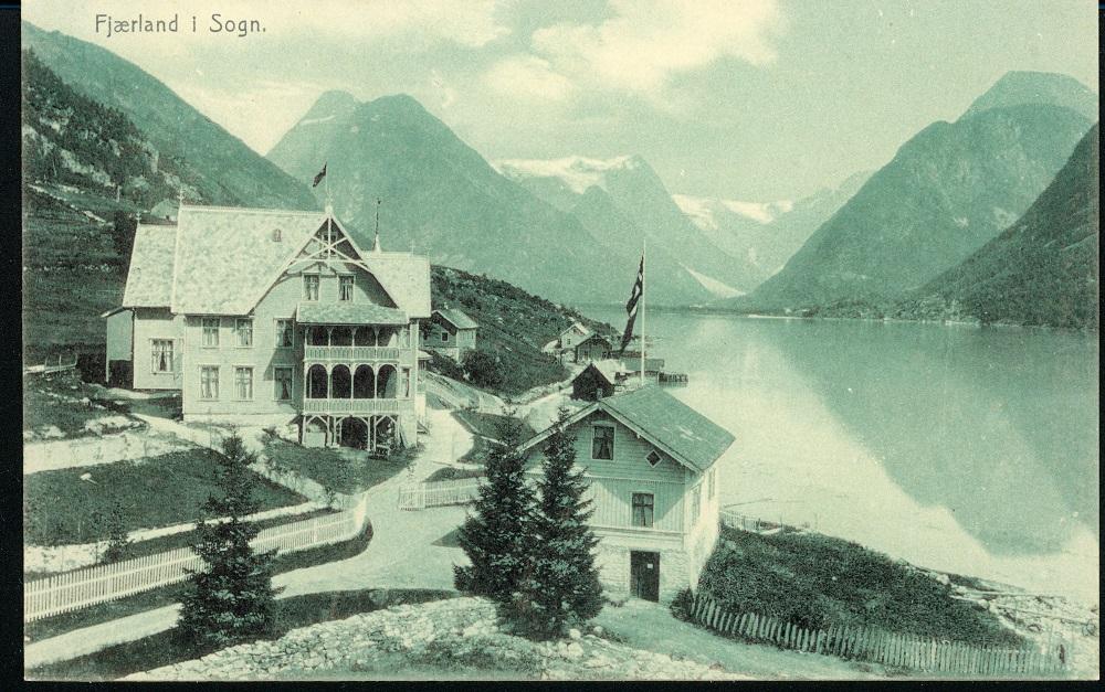 Hotel Mundal kring 1910. Me skimtar såvidt Oscar II-steinen på nedsida av vegen framom hotellet.