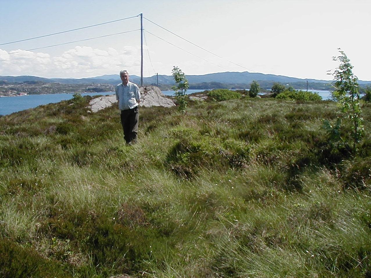 På koleragravstaden på Klauvnes 2001.