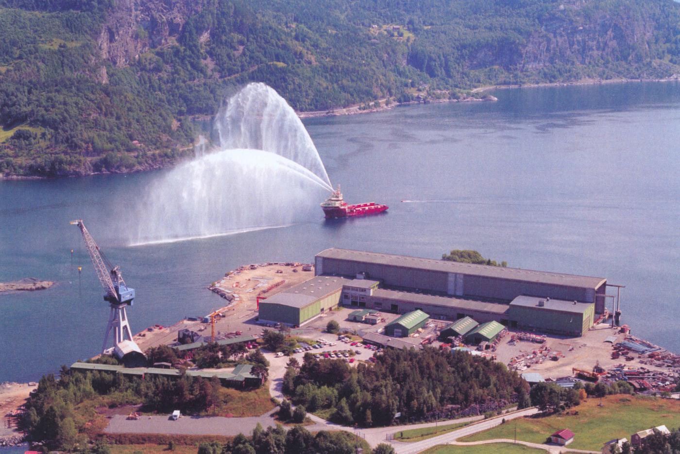 Havyard Leirvik AS - skipsverftet ved Sognefjorden - år 2000.