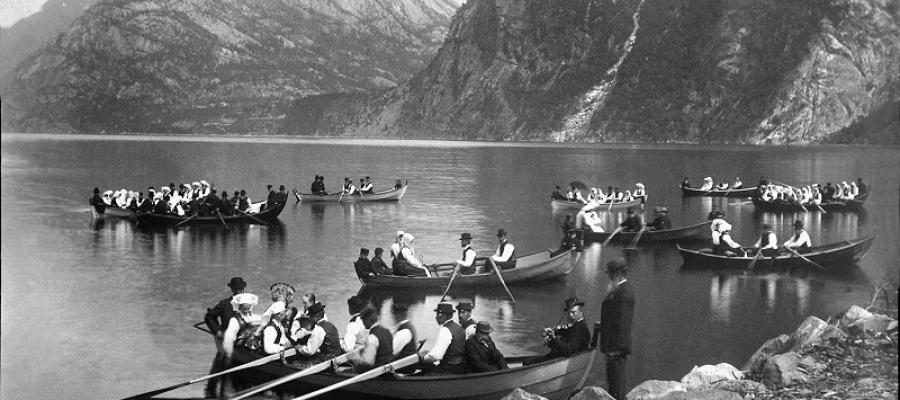 Brurefølgje i Hardanger