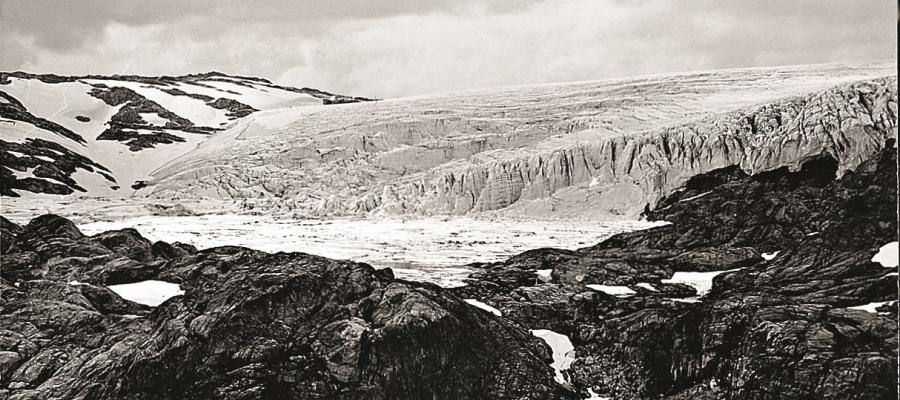 Blomstølsskarbreen fotografert i 1904