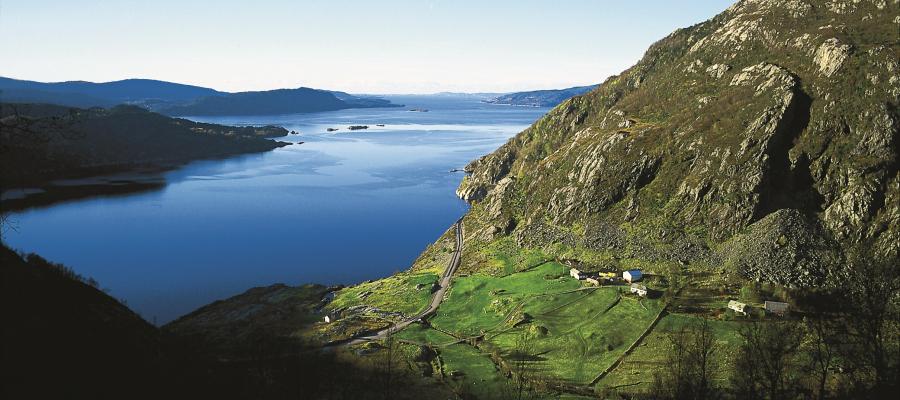 Mot Austfjorden og Fensfjorden frå Dyrdal