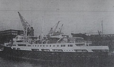 «Nytt moderne snøggruteskip», MS «Lofoten», til kai ved Akers Mek. Verksted våren 1964. (Firdaposten, Florø, 4. mars 1964). «Lofoten» gjekk jomfrutur frå Bergen torsdag, 5. mars 1964.