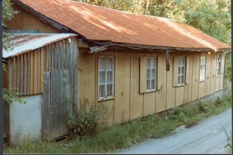 Ved vegen gjennom Svartedalen stod brakka som var tysk Soldatheim. Etter krigen vart den ungdomshus på Hyllestad for det nyskipa Hyllestad ungdomslag. Brakka som i meir enn 35 år vart nytta til basarar, juletrefestar og dansefestar, er no riven og borte.