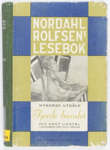 Framsida på Nordahl Rolfsens lesebok, "Fjerde bandet" 1940. Johan Nordahl Brun Rolfsen (1848-1928) gav ut <i>Læsebog for Folkeskolen</i> i åra 1892-1895. Ho kom seinare i fleire utgåver og var i bruk i folkeskulen heilt til innføringa av 9-årig grunnskule i 1969. I alt selde Nordahl Rolfsens lesebok i 8 millionar eksemplar. Etter at Nordahl Rolfsen døydde i 1928, tok andre over redigeringa. Dei la vekt på å følgja Nordahl Rolfsen sine retningsliner, mellom anna ved å utstyra leseboka med gode illust...