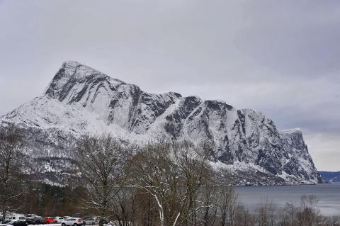 Lihesten i Hyllestad med det høgste partiet som blir kalla Gygrekjeften.