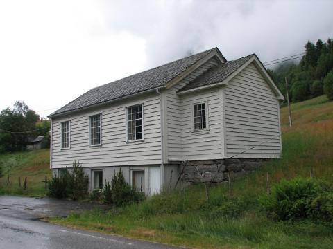 Bedehuset med tilbygget (koret) sett mot sørvest.