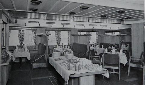 «Matsalongen på m/s «Sunnfjord.» (I boka «Fylkesbaatane i Sogn og Fjordane gjennom 100 år», 1958.)