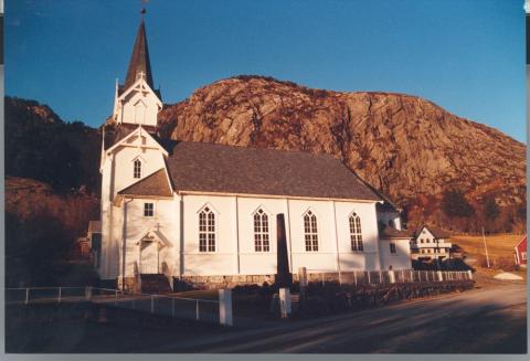 Frå 1953 har kyrkja på Hauge bore namnet Bremanger kyrkje. Tidlegare var namnet Bremangerpollen annekskyrkje. Ho er ei forseggjort kyrkje med eit uvanleg vakkert tårn.
