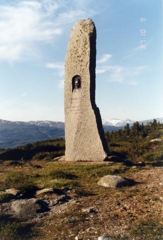 Minnesteinen over Gabriel Reed er ein naturleg forma stein som er kring ein meter brei og ruvar 5-6 meter over bakken.