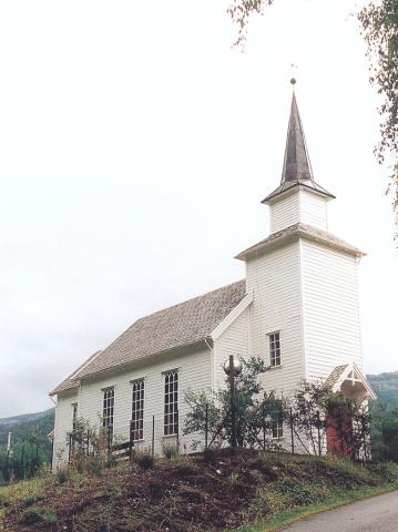 Nordal kyrkje er ei enkel langkyrkje i lafta tømmer, kledd med liggjande panel og kvitmåla. Kyrkja representerer såleis eit verdig punktum for den mest aktive kyrkjebyggingsperioden i Sogn og Fjordane i nyare tid.