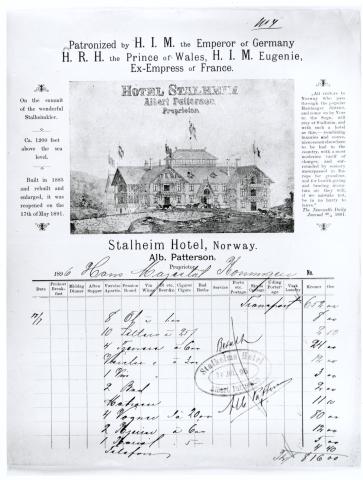 Oscar II og fylgjet hans tok inn for overnatting på Stalheim Hotel, fredag 17. juli 1896. Rekninga er eit mykje interessant dokument, ikkje minst det trykte fakturahovudet. Her er "fullt av" informasjon om det fasjonable hotellet.