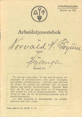 Faksimile frå Arbeidstenesteboka til Norvald H. Bøyum, Høyanger. Bøyum vart kalla inn til teneste i 1. Sogn og Fjordane sveit (namn på kommandoeining) i 1943 og møtte 28.5 til hardt arbeid i eit halvt års tid saman med bortimot 100 andre unggutar frå fylket.