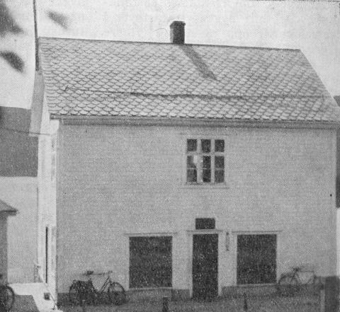 Landhandelen til Alv Aalen vart skipa i 1926. Her fekk ein kjøpt alt frå kolonialvarer til bensin. Verksemda har vorte drive vidare under namnet Alv Aalen Eftf AS.