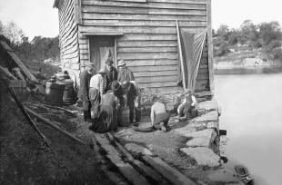 På kaien i Godøysund, ca. 1900