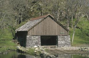 Jektenaustet i Trælavika, Sund