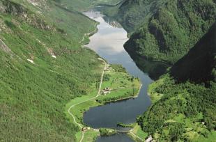 Frå Øvre Helland og innover Steinslandsvatnet.