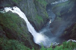 Vøringsfossen ein dag med stor vassføring.